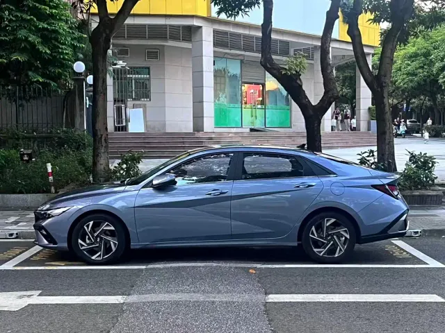 Hyundai Elantra — Фото автомобиля 16