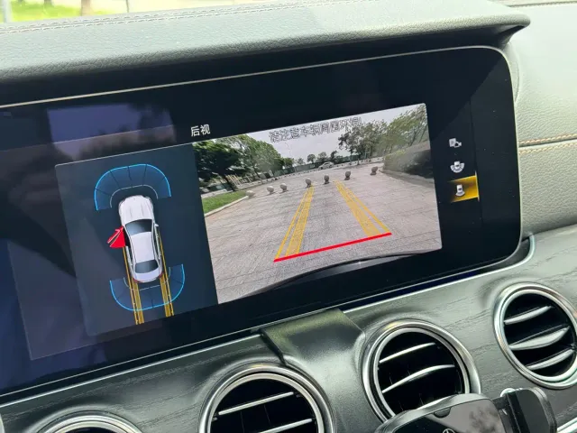 Mercedes-Benz E-Class — Фото автомобиля 20