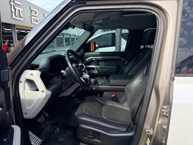 Land Rover Defender — Фото автомобиля 3