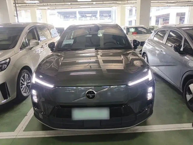 Volvo XC70 Plug-in Hybrid — Фото автомобиля 2