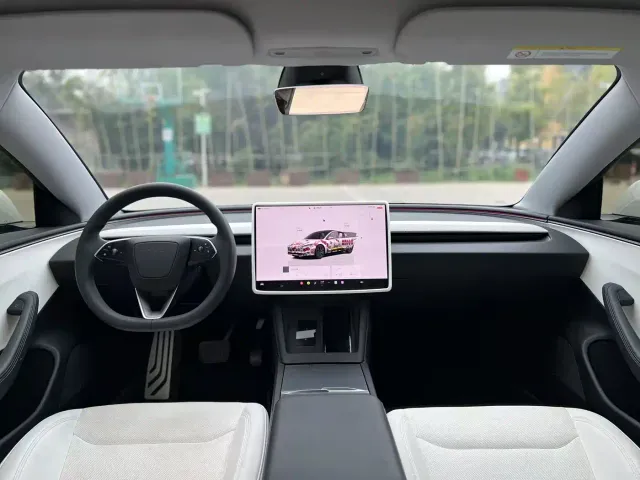 Tesla Model 3 — Фото автомобиля 6