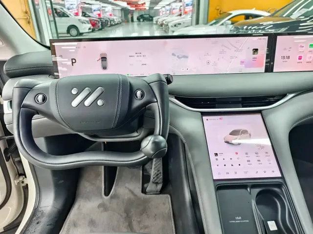 IM Motors LS6 — Фото автомобиля 11