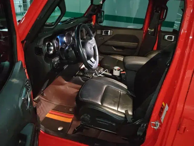 Jeep Wrangler — Фото автомобиля 9