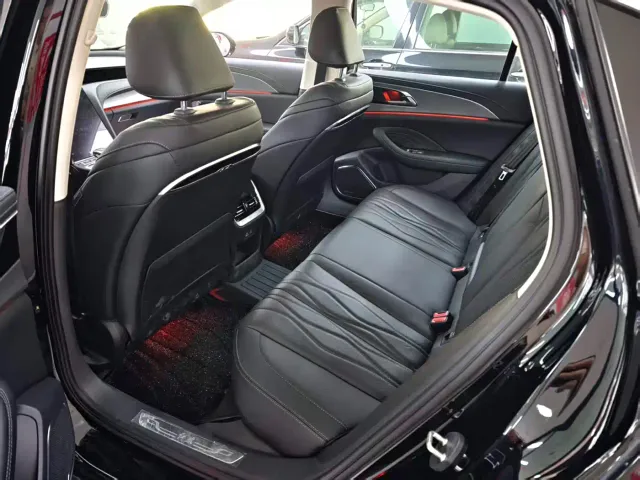 Hongqi H5 — Фото автомобиля 6