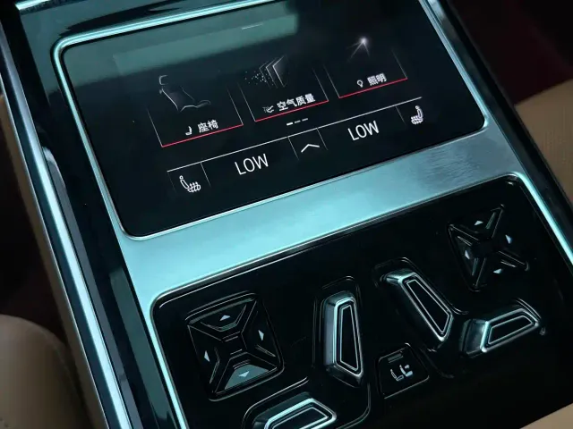 Audi A8 — Фото автомобиля 12