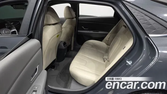 Hyundai Avante CN7 — Фото автомобиля 12
