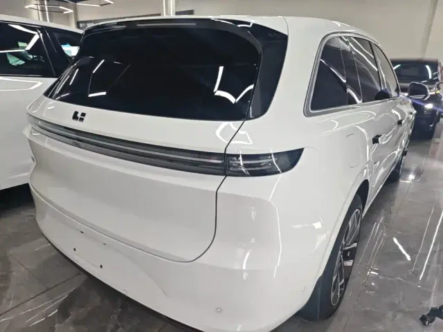 Li Auto L6 — Фото автомобиля 6