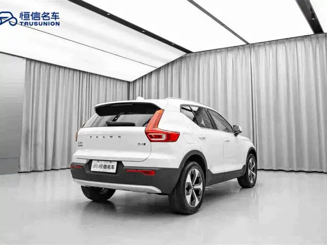 Volvo XC40 — Фото автомобиля 5