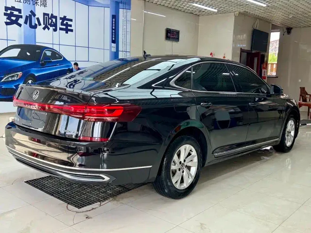 Volkswagen Passat — Фото автомобиля 4