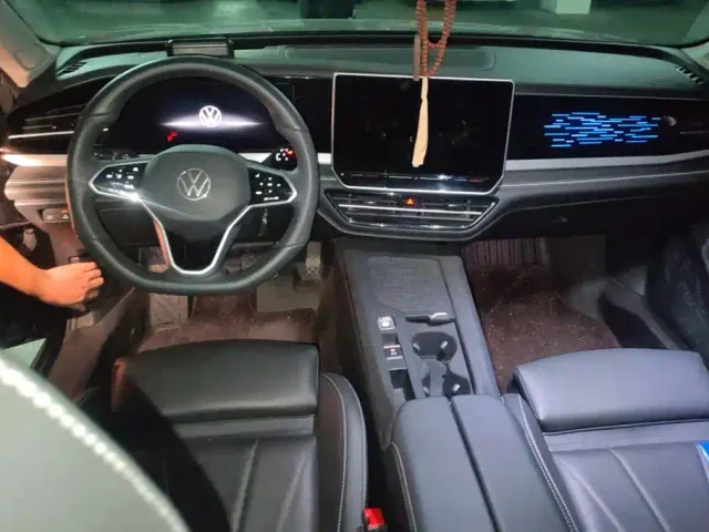 Volkswagen Passat — Фото автомобиля 12