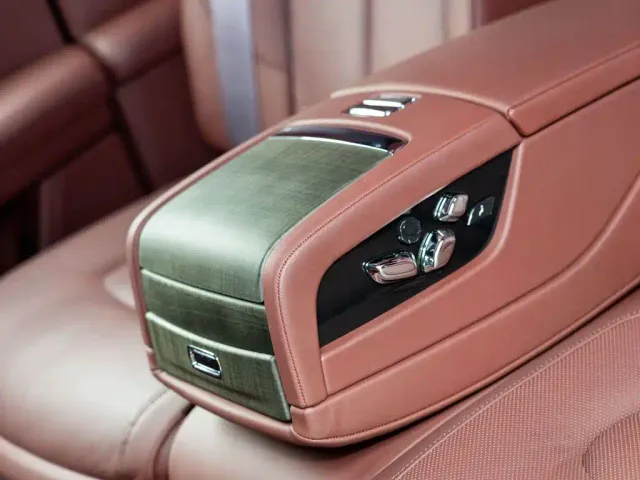 Rolls-Royce Ghost — Фото автомобиля 13