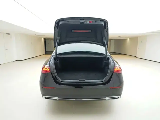 Mercedes-Benz E-Class — Фото автомобиля 5