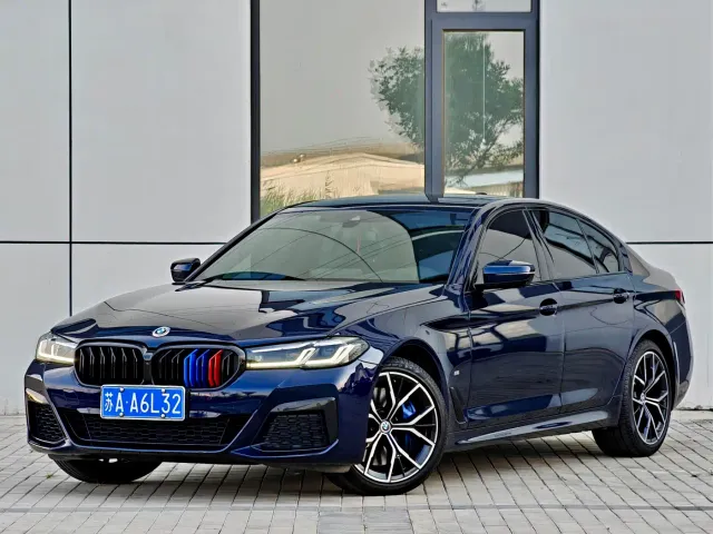 Фотография автомобиля — BMW 5 Series