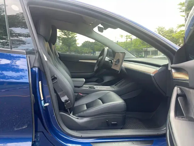 Tesla Model 3 — Фото автомобиля 22