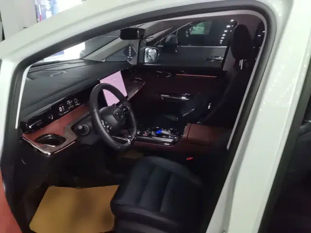 GAC Trumpchi E8 — Фото автомобиля 14