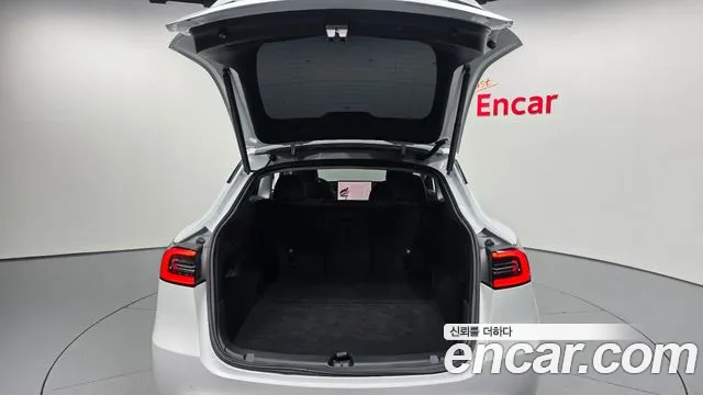 Tesla Model Y — Фото автомобиля 20