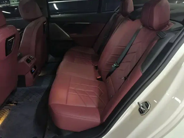 BMW i5 — Фото автомобиля 16