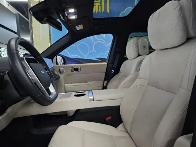 Li Auto L7 — Фото автомобиля 10