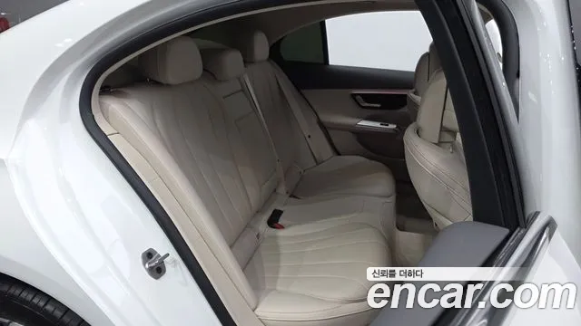 Mercedes-Benz E-Class — Фото автомобиля 11