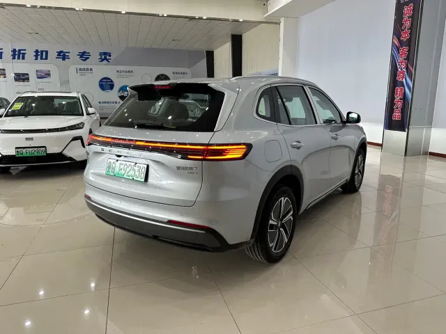 Geely Galaxy Starship 7 EM-i — Фото автомобиля 10