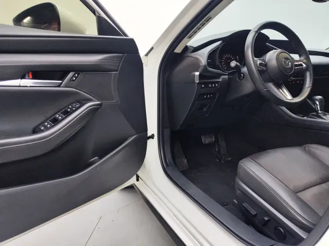 Mazda Axela — Фото автомобиля 7
