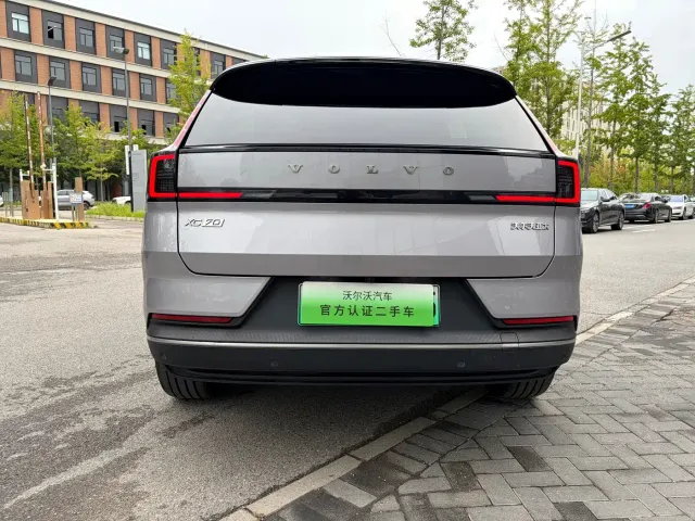 Volvo XC70 Plug-in Hybrid — Фото автомобиля 4