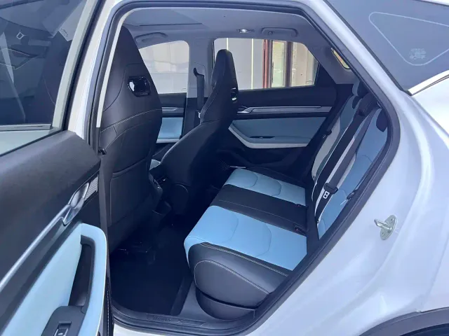 Geely Emgrand S — Фото автомобиля 13