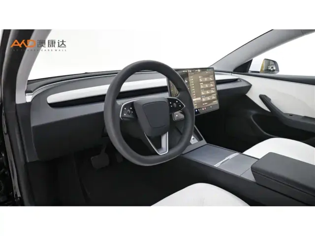 Tesla Model 3 — Фото автомобиля 6