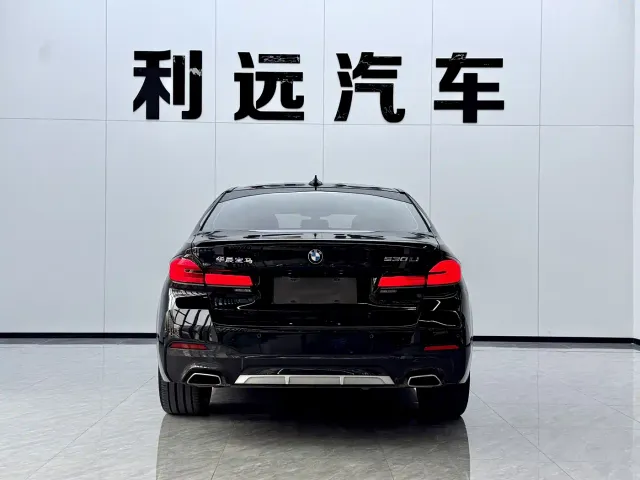 BMW 5 Series — Фото автомобиля 16