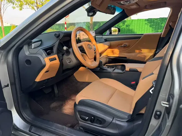 Lexus ES — Фото автомобиля 4