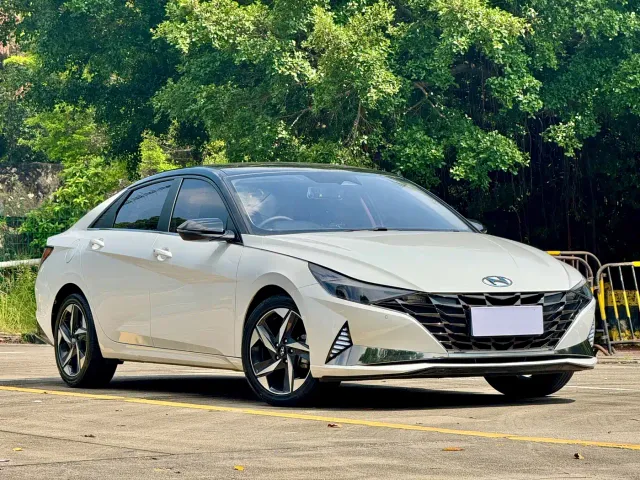 Hyundai Elantra — Фото автомобиля 3