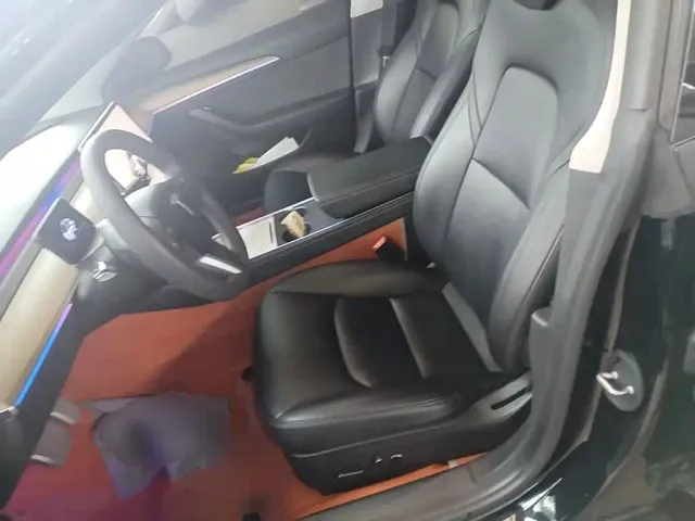 Tesla Model 3 — Фото автомобиля 14