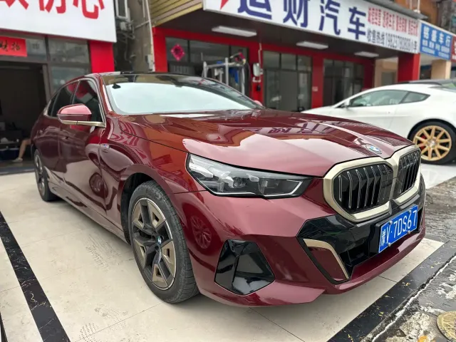 BMW 5 Series — Фото автомобиля 3