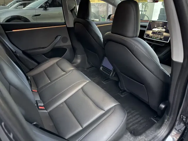 Tesla Model 3 — Фото автомобиля 17