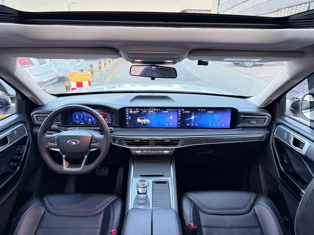 Ford Explorer — Фото автомобиля 8