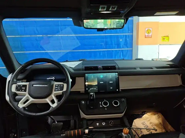 Land Rover Defender — Фото автомобиля 5