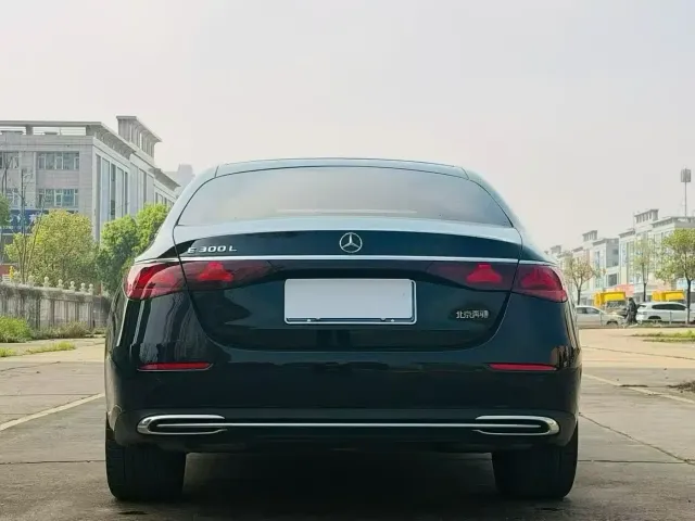 Mercedes-Benz E-Class — Фото автомобиля 8