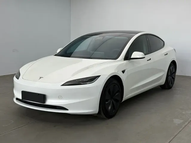 Фотография автомобиля — Tesla Model 3