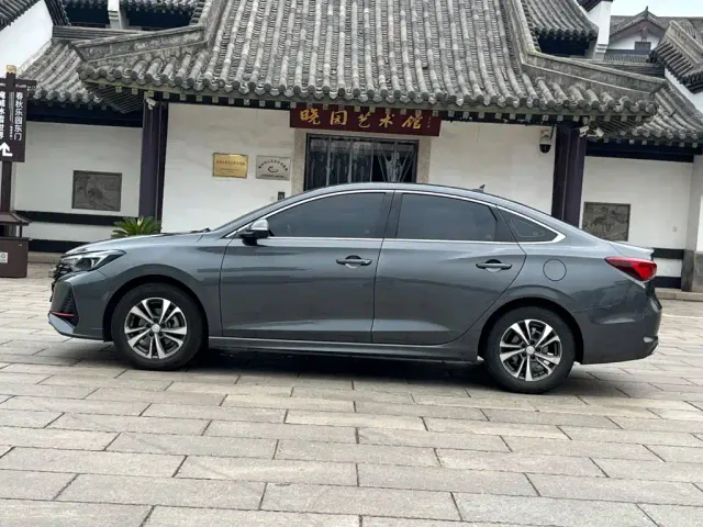 Changan Eado — Фото автомобиля 4
