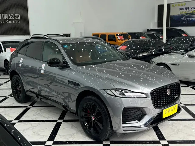 Jaguar F-Pace — Фото автомобиля 3