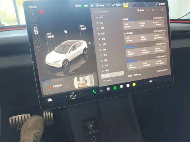 Tesla Model 3 — Фото автомобиля 12