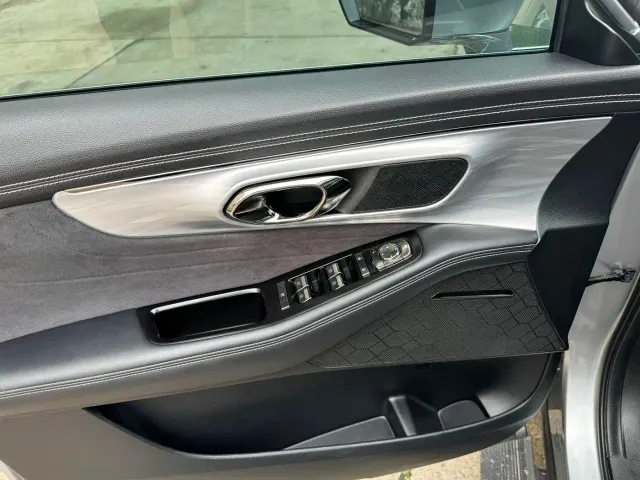 GAC Trumpchi Trumpchi GS8 2022 Dual Engine Series 2.0TM 4WD Flagship Edition (6-Seater) — Фото автомобиля 12