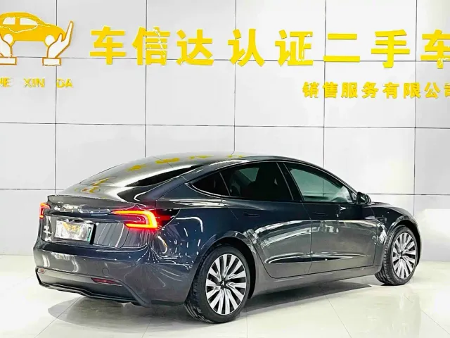 Tesla Model 3 — Фото автомобиля 3