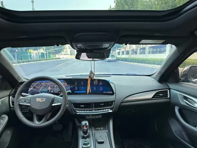 Cadillac CT5 — Фото автомобиля 6