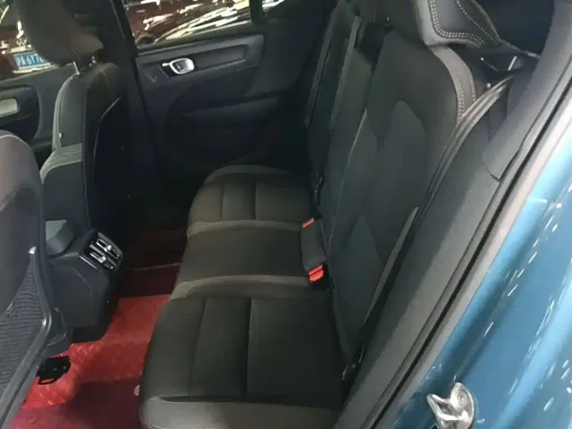 Volvo XC40 — Фото автомобиля 16