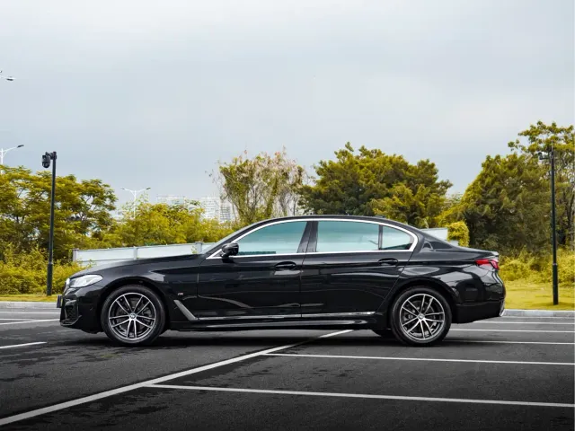 BMW 5 Series — Фото автомобиля 4