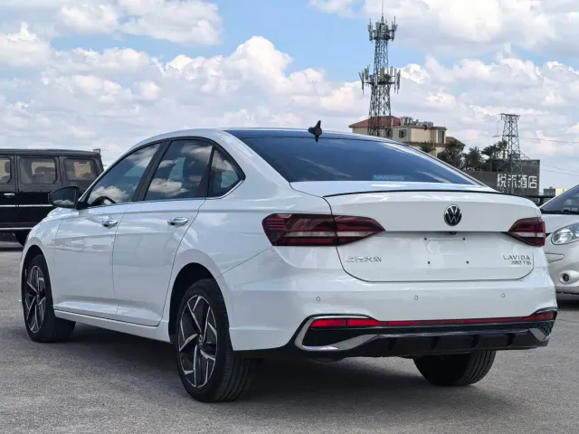 Volkswagen Lavida — Фото автомобиля 6