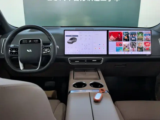 Li Auto L8 — Фото автомобиля 12