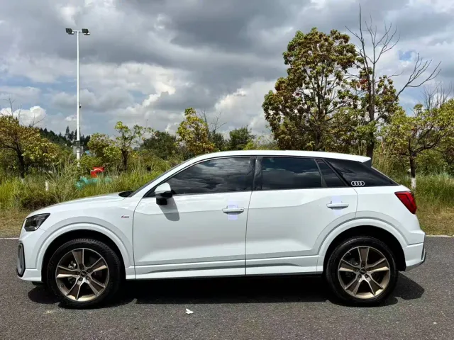 Audi Q2L — Фото автомобиля 10