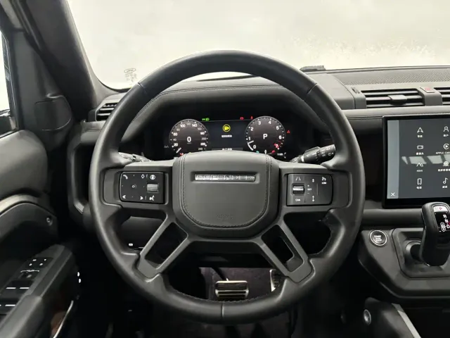 Land Rover Defender — Фото автомобиля 16
